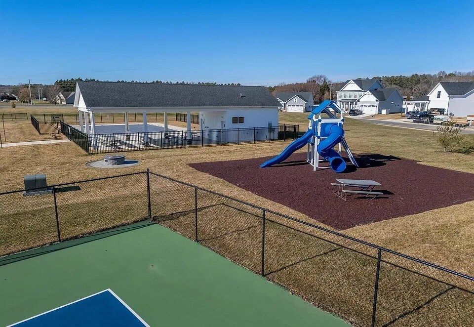 Building Photo - 22420 Jayda Dr