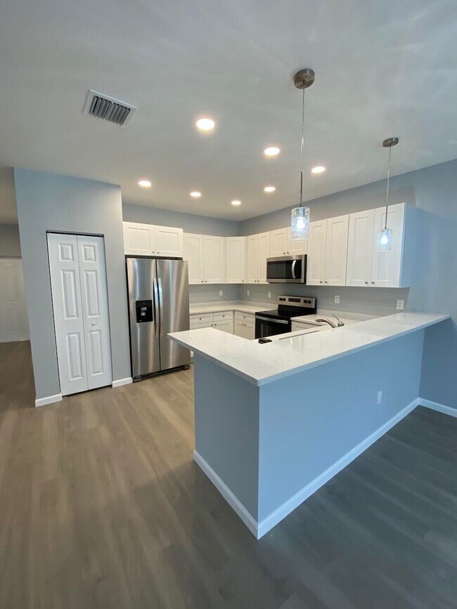 Building Photo - 514 NW 11th Ave