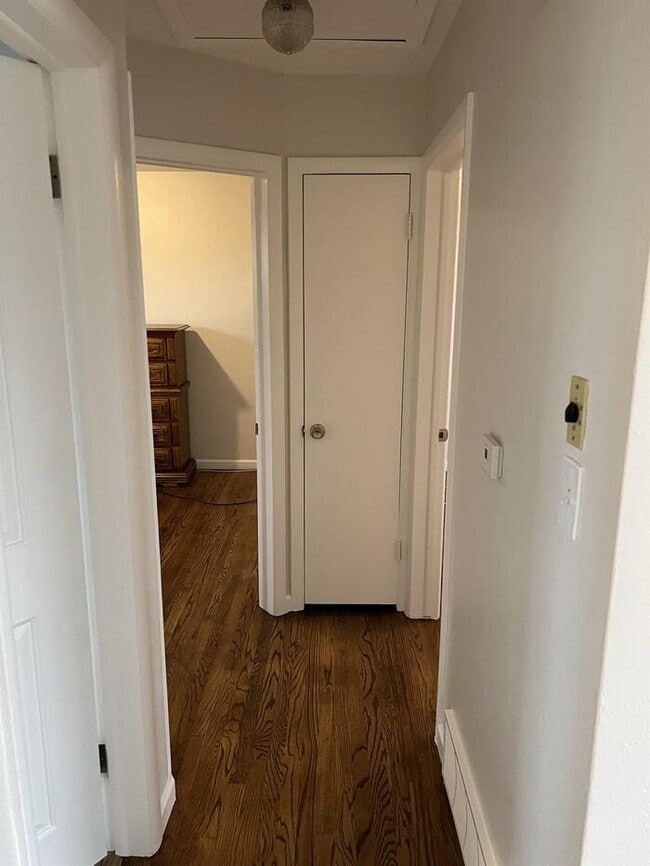 Building Photo - 100 S Kendall St