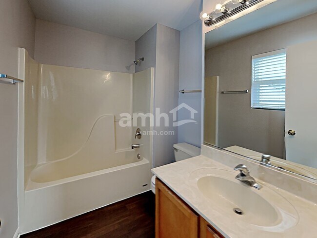 Building Photo - 5756 Emerald Pointe Drive