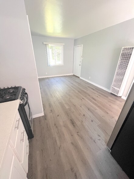 Building Photo - 2403 Louella Ave