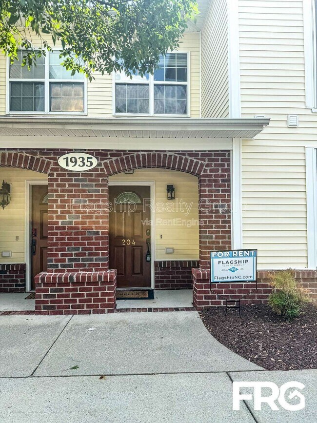 Building Photo - 1935 Tara Ct
