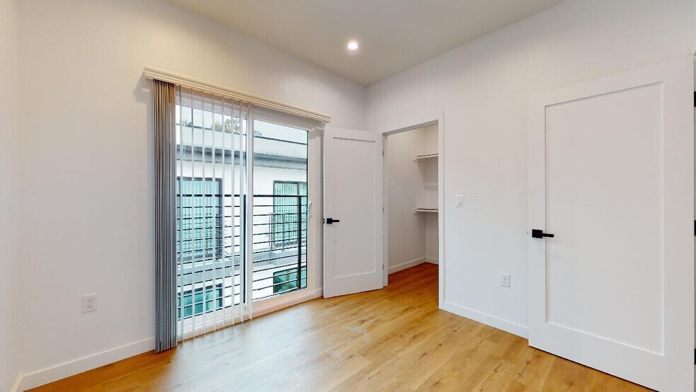 Building Photo - 1311 N Harvard Blvd