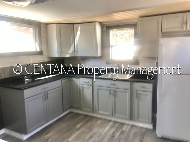 Building Photo - Small one bedroom house on the flats!