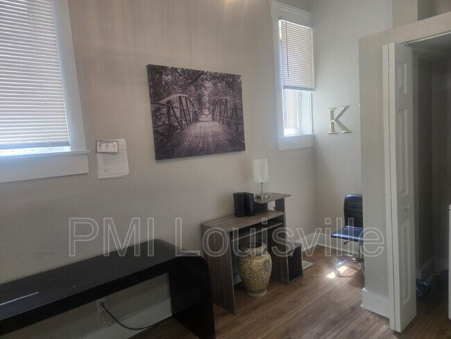 Building Photo - 1156 S Brook St