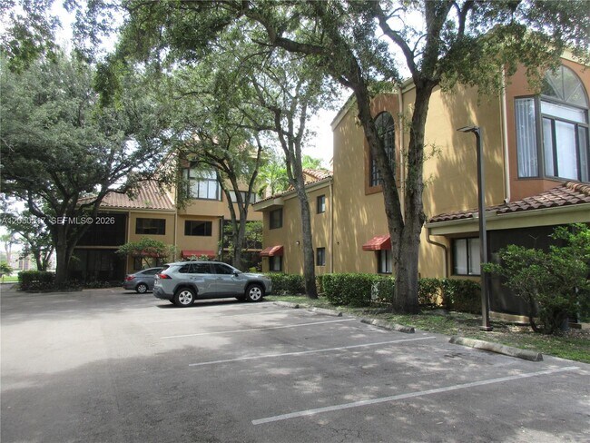 Building Photo - 15545 Miami Lakeway N
