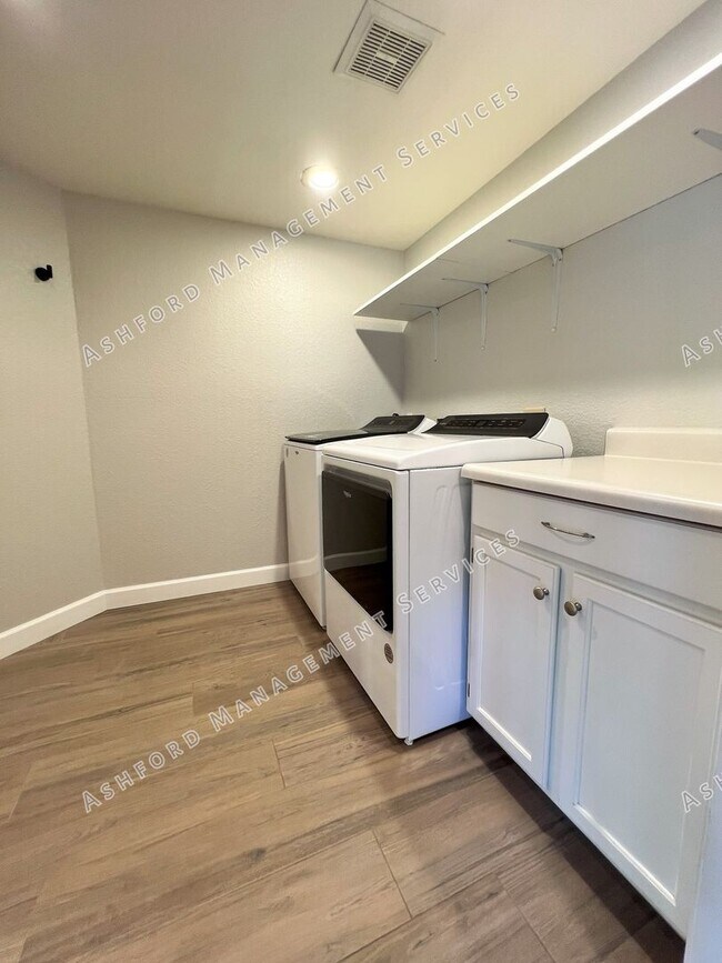 Building Photo - RAY RANCH 4 BEDROOMS 3 BATH WITH POOL AND SPA IN LARGE YARD