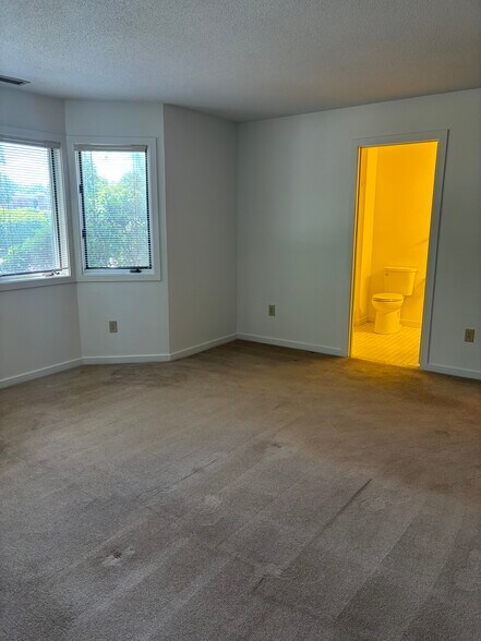 Building Photo - 1414 Whitney Ave