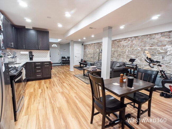 Building Photo - 2611 W Cortland St