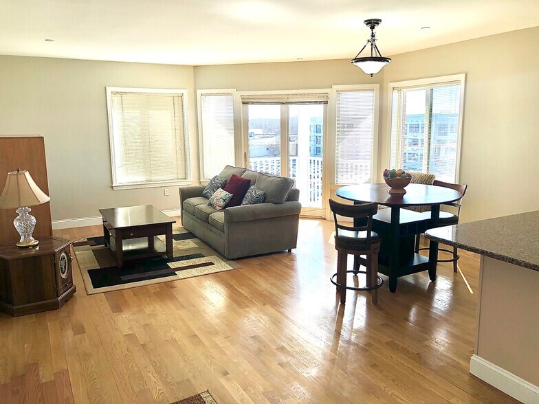 Building Photo - 1522 VFW Pkwy