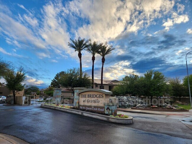 Building Photo - 705 W Queen Creek Rd