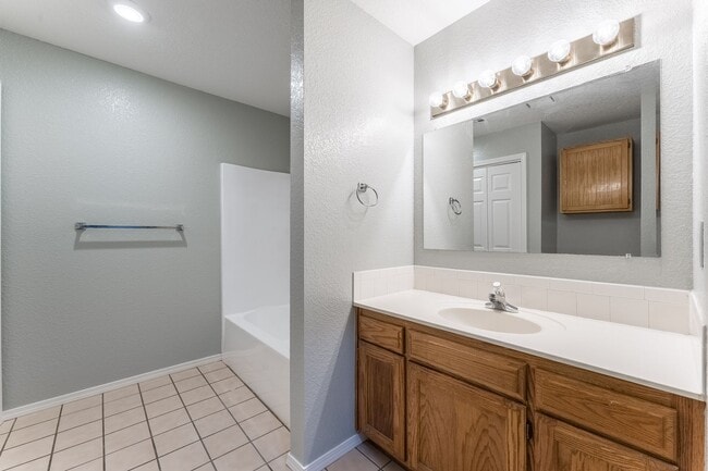 Building Photo - Welcome to this newly updated 2-bedroom, 2...