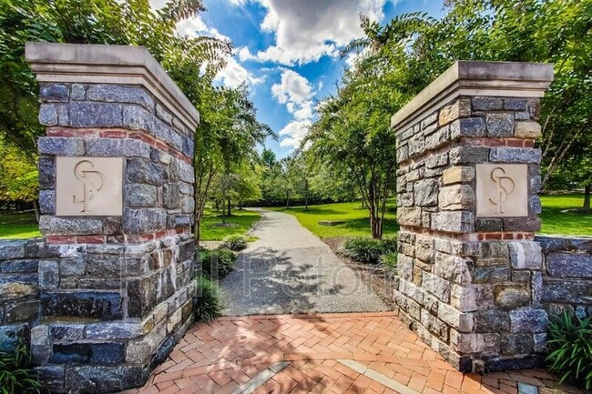 Building Photo - 10821 Symphony Park Dr