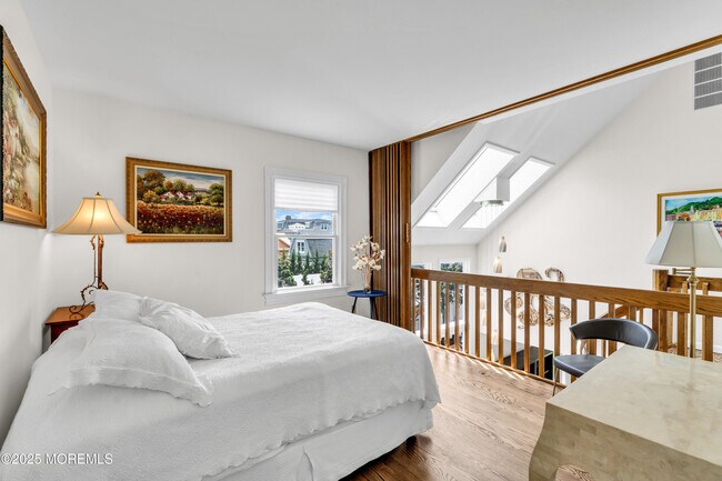 Building Photo - 1612 Ocean Ave N