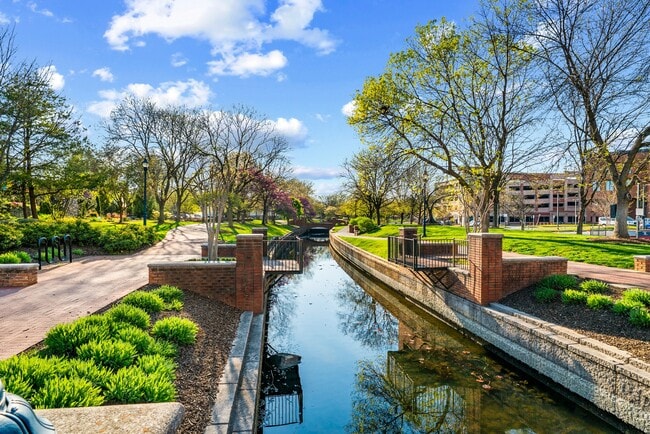 Building Photo - 35 E All Saints St