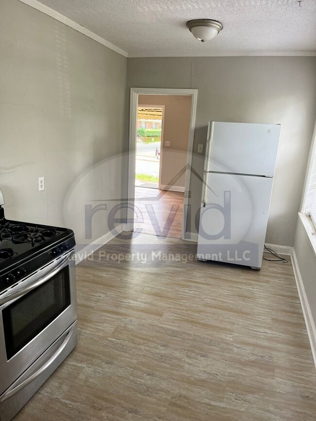 Building Photo - 2562 Quail Ave