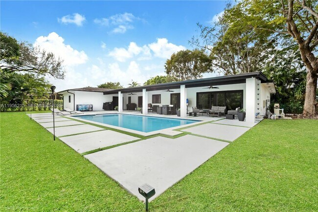 Building Photo - 17203 SW 78th Pl