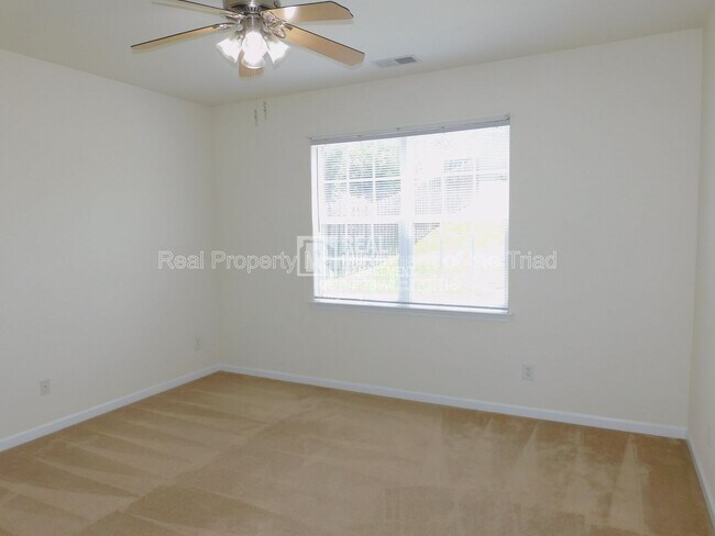 Building Photo - 1017 Hawick Dr