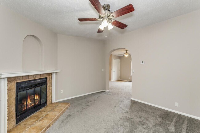 Building Photo - Beautiful Home in Kingman Available For Rent or Rent to Own located on Nearly 1 Acre!