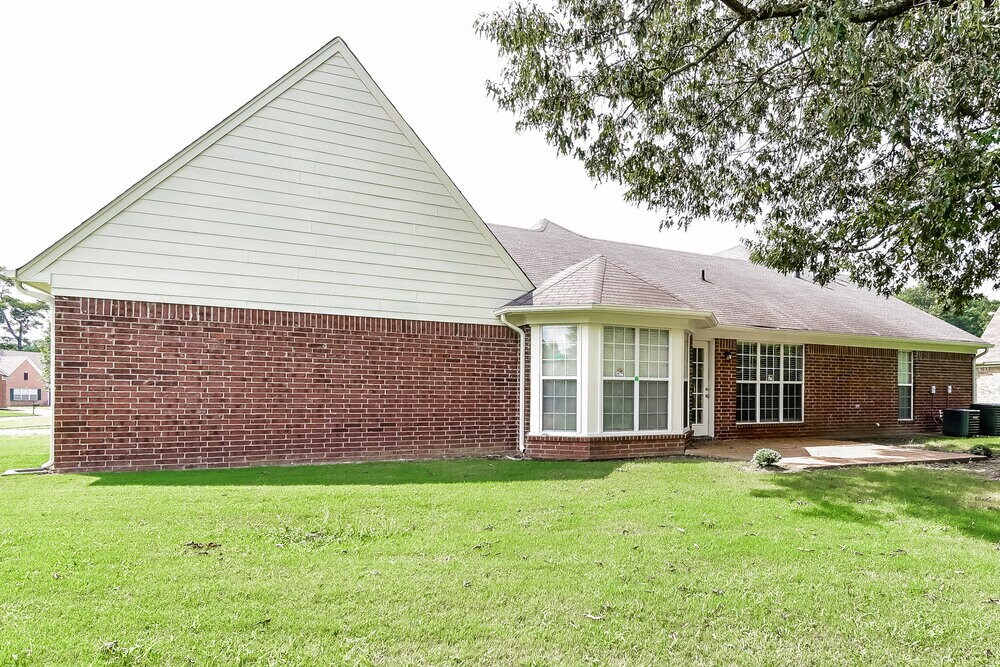 Building Photo - 7576 Delta Lakes Blvd