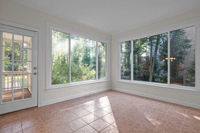 Building Photo - 2406 Flints Pond Cir