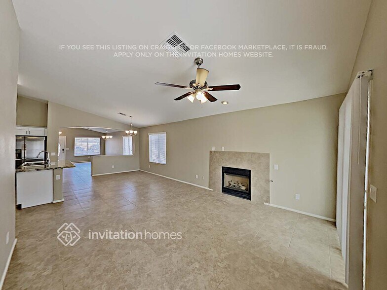 Building Photo - 1135 E Vernoa St