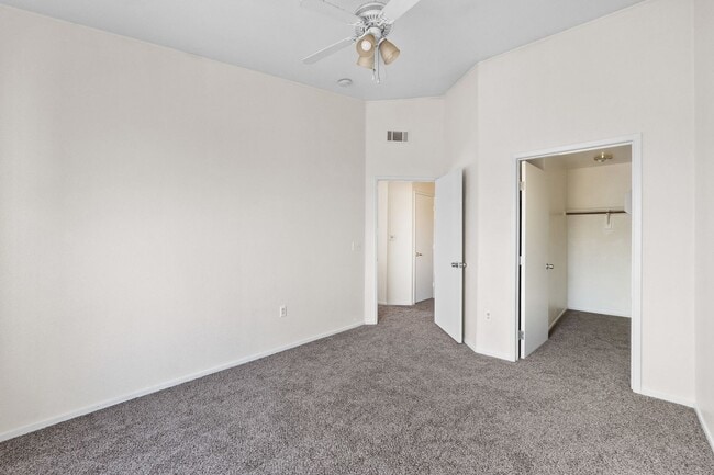 Building Photo - 2nd Floor Condo in a Gated Northeast Commu...