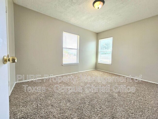 Building Photo - 4833 Mokry Dr