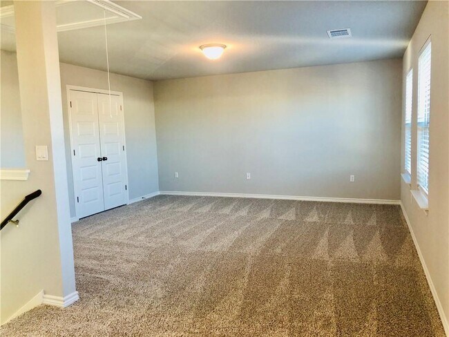 Building Photo - 1323 Ambler Dr