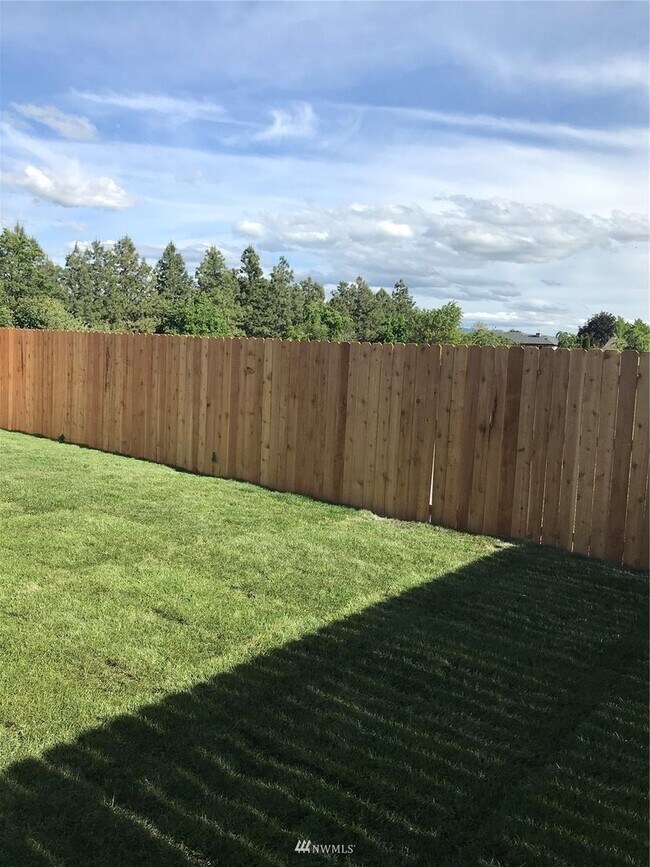 Building Photo - 3-Bedroom Home with Garage and Fenced Yard...
