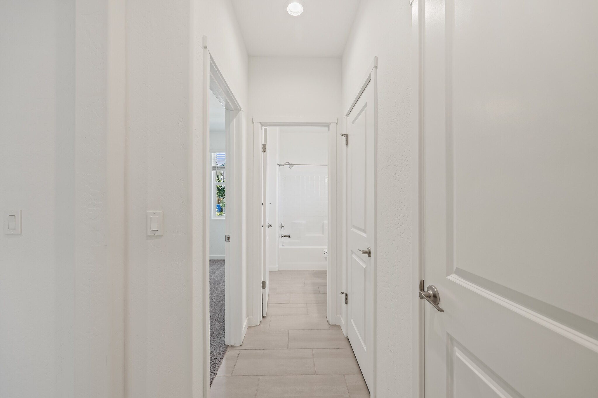 Building Photo - 821 Amanecer Ave