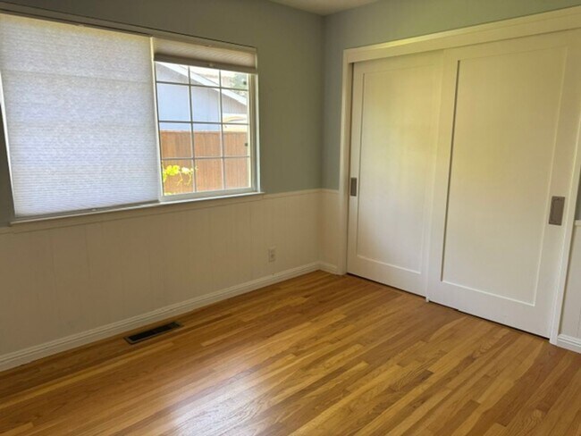 Building Photo - Beautiful 3 bedroom, 2 bath single level home in the Woodlands-Walnut Creek