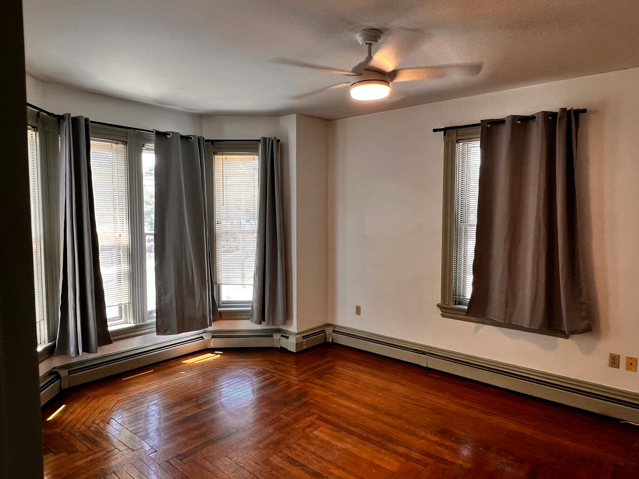 Building Photo - 397 Cranston St