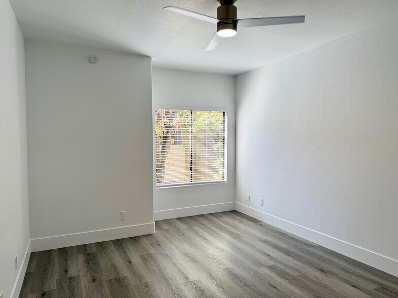 Building Photo - 9600 N 96th St