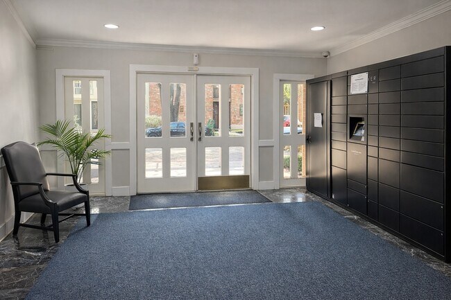 Building Photo - 361 N Post Oak Ln