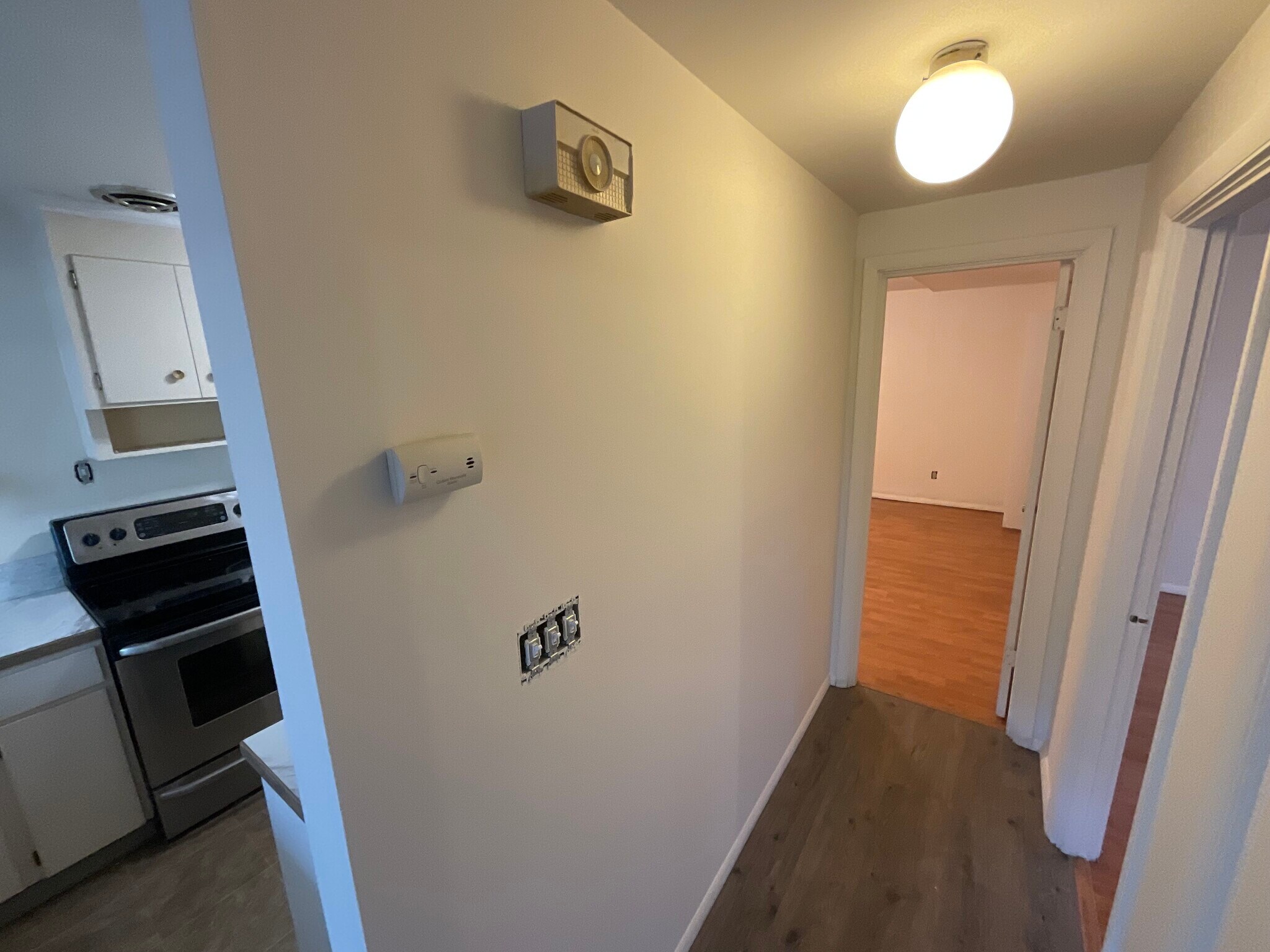 Building Photo - 935 N 85th St