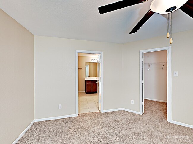 Building Photo - 733 Totem Trail Dr