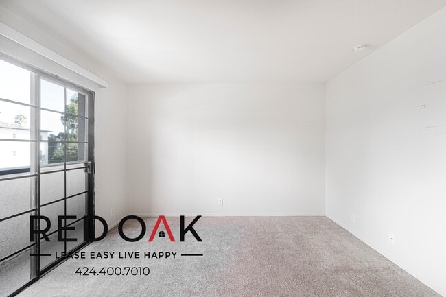 Building Photo - 4651 Cahuenga Blvd