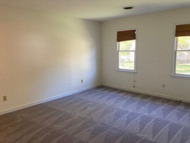 Building Photo - Lovely Four Bed Two and Half Bath Home in ...
