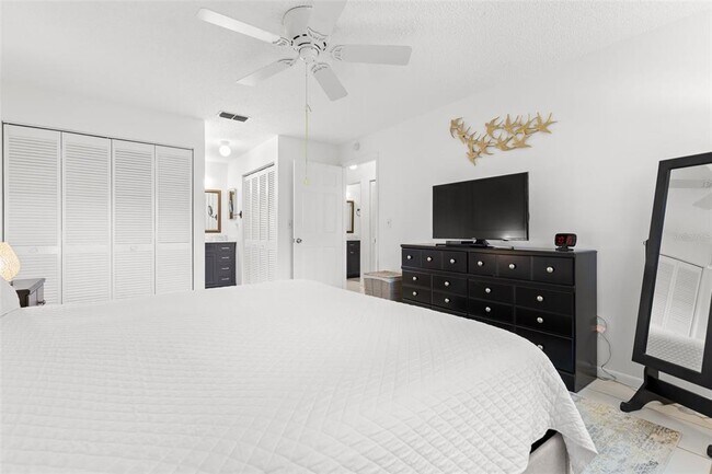 Building Photo - 3143 37th Ln S