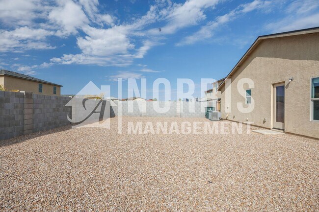 Building Photo - Newer Home in a Great Location to the Freeway