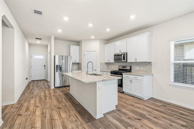 Building Photo - 520 Loriner Wy