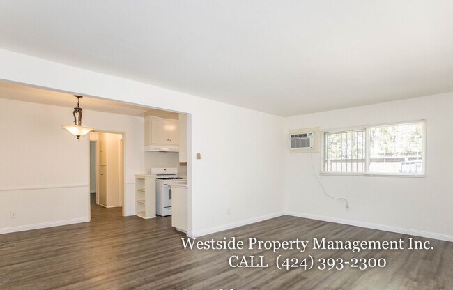 Building Photo - 145 N La Peer Dr