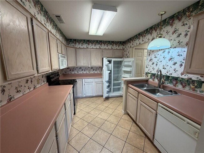 Building Photo - 706 Meghan St