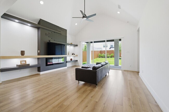 Building Photo - 8115 Fenway Hts Dr