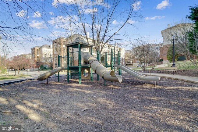 Building Photo - 4860 Eisenhower Ave