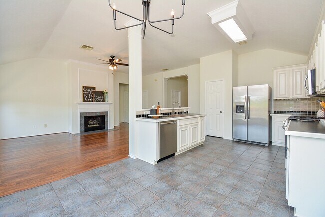 Building Photo - 3815 Summerfield Dr