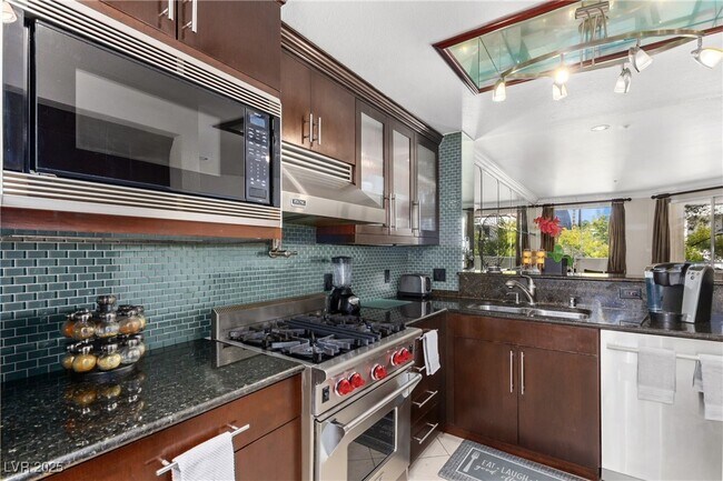 Building Photo - 260 E Flamingo Rd