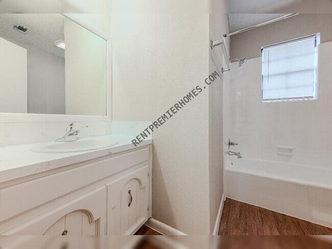 Building Photo - 7315 Russwood Ln E