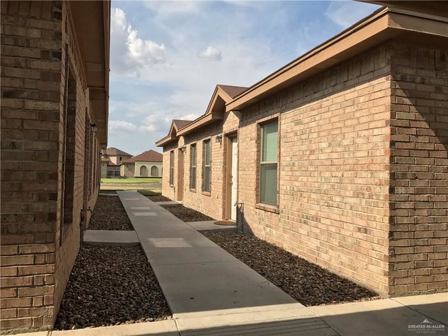 Building Photo - 11 Diamond Head Ave